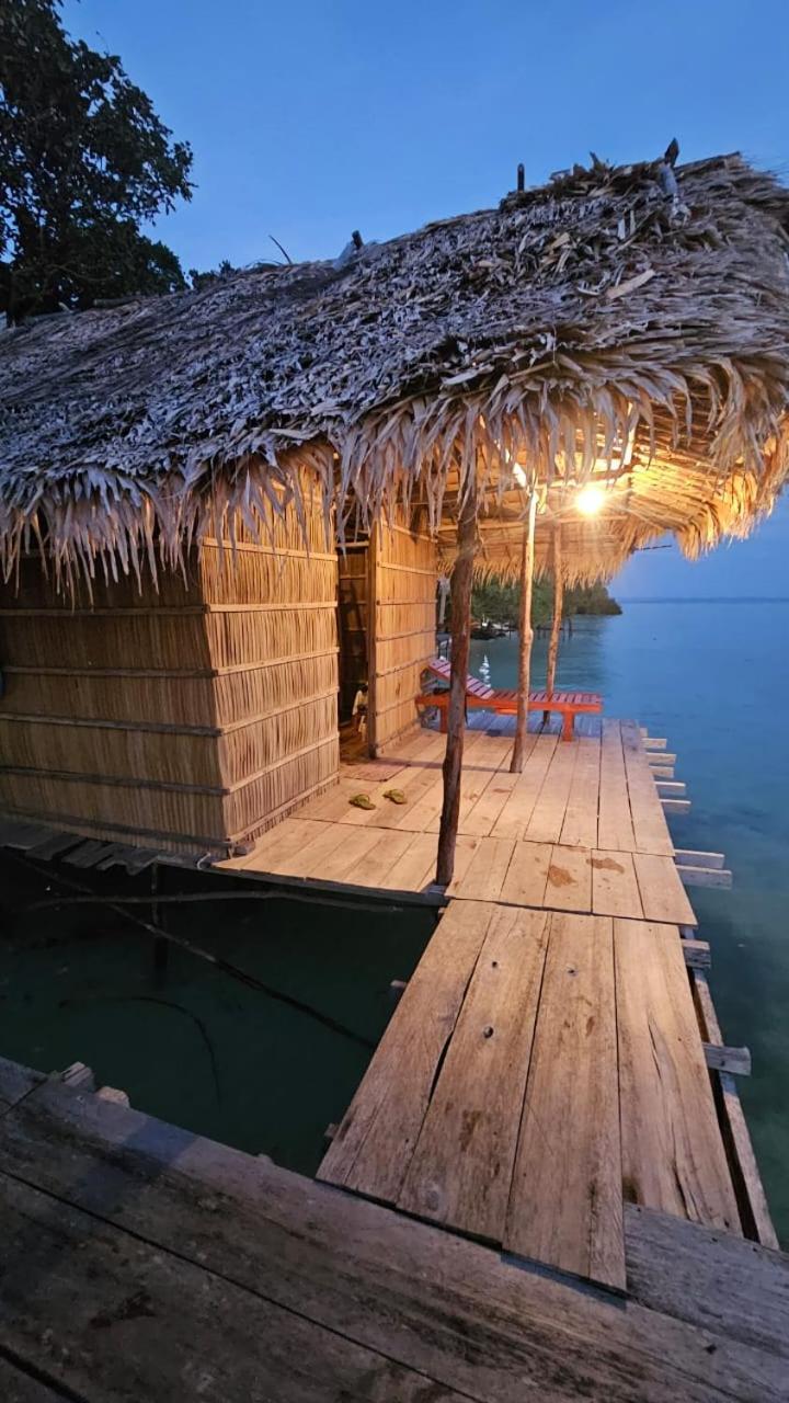 Coco Huts Guest House Waisai Zewnętrze zdjęcie